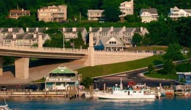 Seashore Town - quaint one bedroom apartment