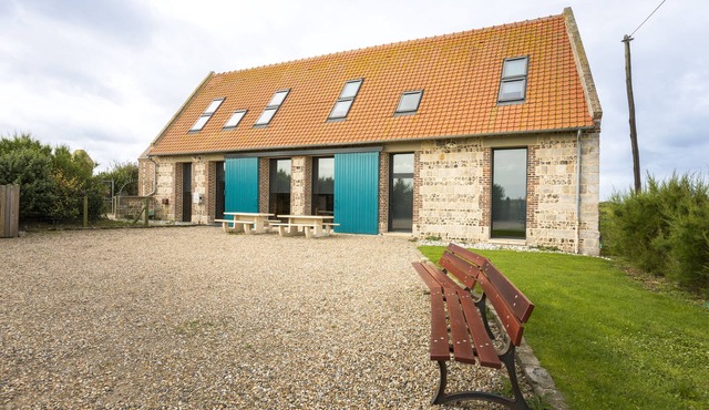 Seaside 17th century barn 12 pers