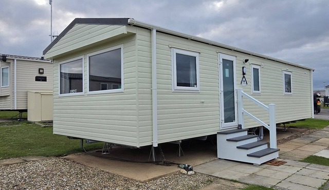 Seaside 2-bedroom caravan in Reighton Sand
