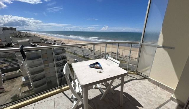 Seaside 2-Room Apartment with Balcony and Stunning Views, 50m from Beach, Saint-Jean-de-Monts
