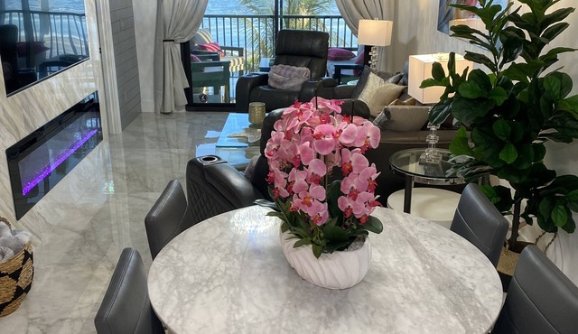 SEASIDE 204. Luna Sea is a luxurious BEACHFRONT 2BR/2BA Condo in FMB