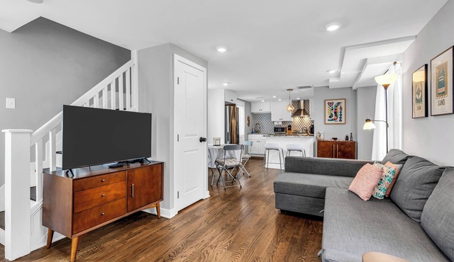 Seaside 2BR & 1.5BA, Walk to Beach & Badges