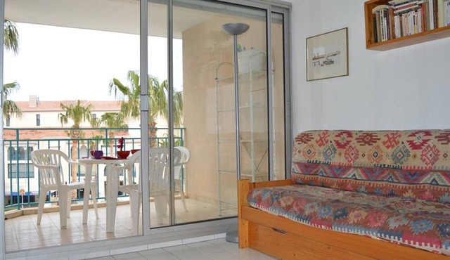 Seaside 2BR/1BA Apt with Balcony, Sleeps 6 - Near Beach, Elevator, Prime Location!