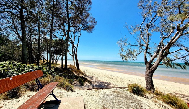 Seaside 3BR/2BA Kayaks, Relaxed Beach Retreat | Dog-Friendly | Walk to Beach