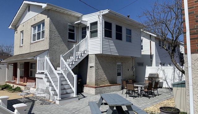 Seaside - 4+Bedroom house, w/6 beach badges & parking - walk to beach