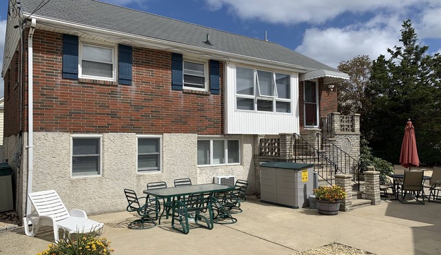 Seaside - 6+Bedroom house w/10 beach badges & off street parking - walk to beach