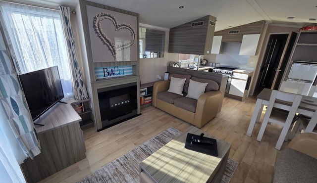 Seaside 6-Person Caravan at Rockley Park