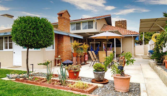 Seaside Adventure Lodging