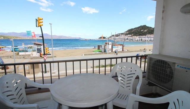 Seaside Apartment in El Port de la Selva with Parking