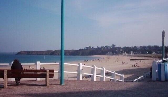 Seaside apartment located 100m from the main beach and shops