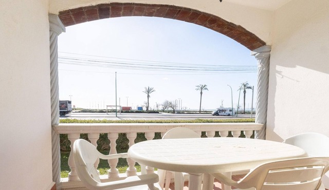 Seaside apartment in Empuriabrava with parking