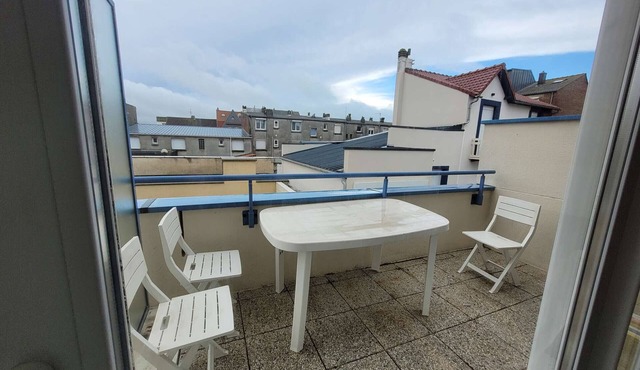 Seaside Apartment for 6 with Terrace in Central Merlimont