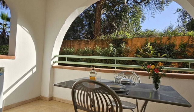 SEASIDE APARTMENT WITH POOL