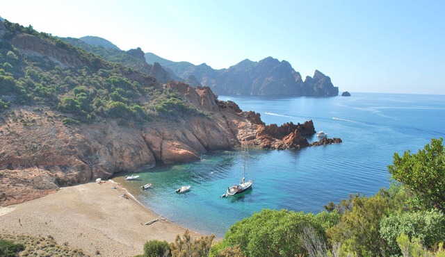 SEASIDE APARTMENT WITH HEATED POOL