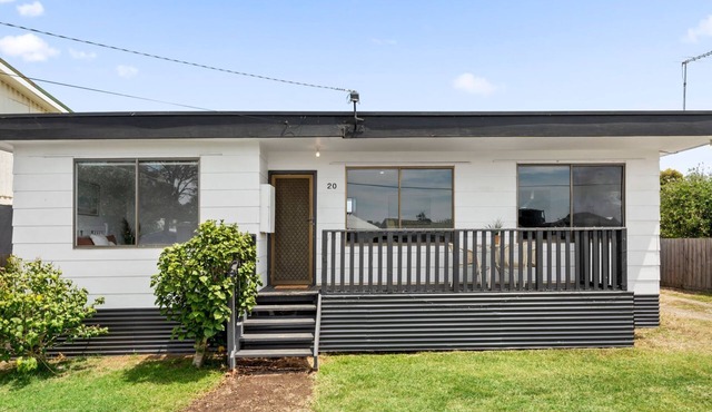 Seaside Bliss - Charming home just a short stroll from the beach.