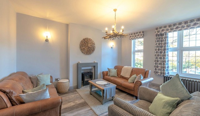 Seaside Breaks - luxurious 3-bed in upmarket Meads village area of Eastbourne