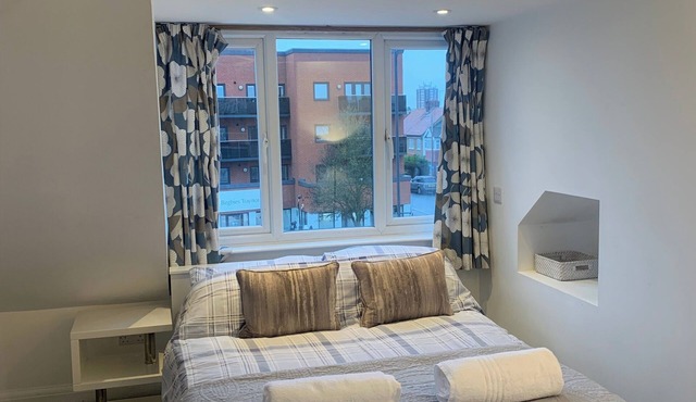 Seaside Chic Loft Apartment in Leigh-on-sea