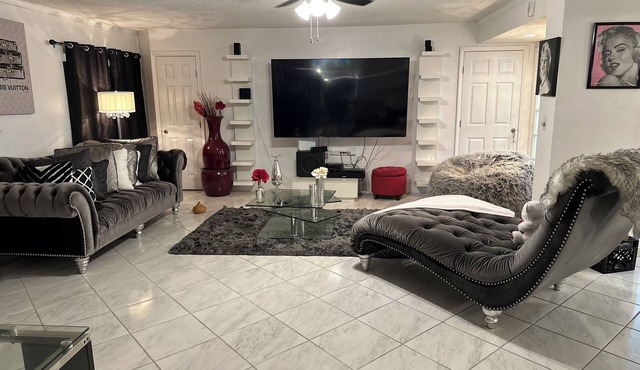 "Seaside Chic: Near Aventura Mall"