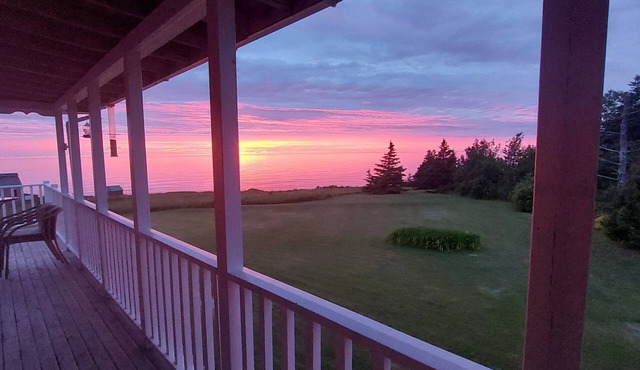 Seaside Cottage on Beautiful Bay of Fundy
