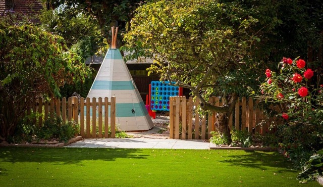 Seaside Cottage - Beach 5 mins, beach hut, parking + garden - Sea Glimpses