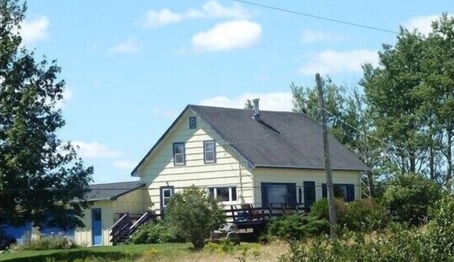 Seaside Cottage - Blandford, Nova Scotia, Canada