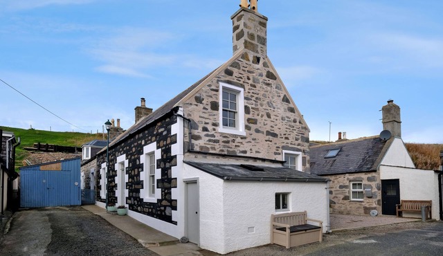 Seaside cottage located in Sandend