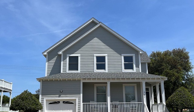 Seaside Cottage OBX; 4 bedroom, 3 bath, private pool, hot tub, & pet friendly!