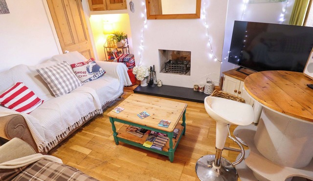 SEASIDE COTTAGE, pet friendly, country holiday cottage in Cleethorpes