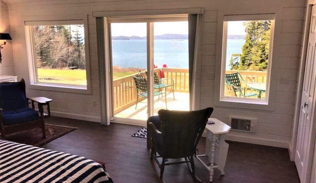 Seaside Cottage With Amazing Ocean Views:NEW MASTER BR,LR, Screened Porch,DECKS