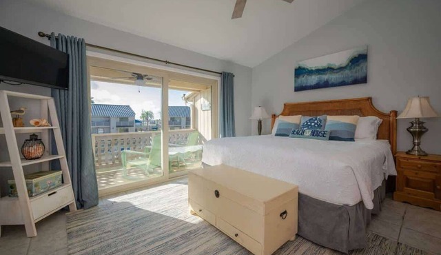 Seaside Cottage With Water Views!