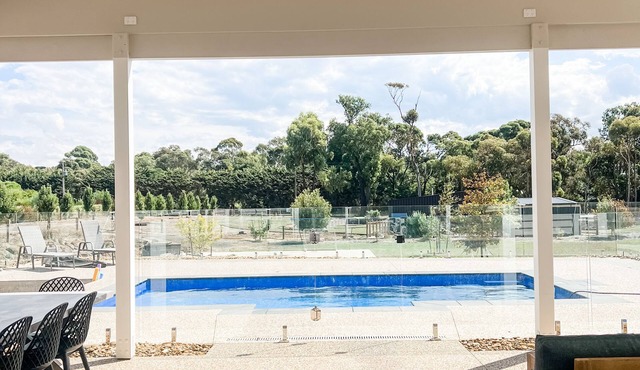 Seaside Country Retreat w/magnesium pool and red brick fire place