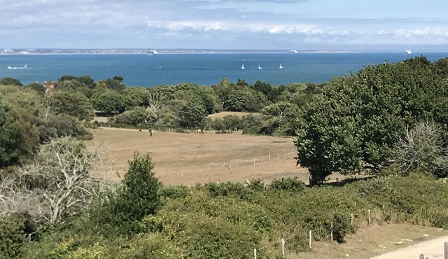 Seaside escape 5 double bed, Log fires , walk pub/beach 15mins, sea views