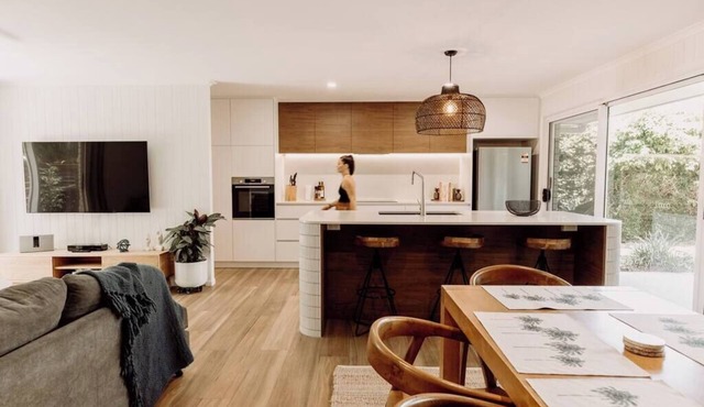 Seaside Escape on 'Tanah'