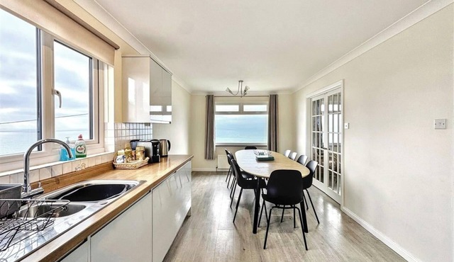 Seaside Escape-Sleeps10-Family&PetFriendly-Balcony