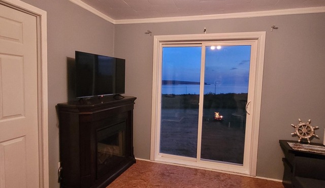 Seaside Escape with a million dollar ocean view. Pet friendly. Sleeps 4.