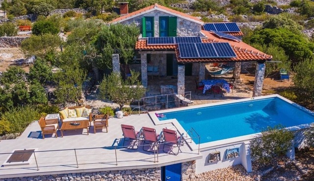Seaside family friendly house with a swimming pool Cove Pernatice, Drvenik (K-11590)