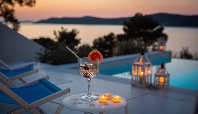 Seaside family friendly house with a swimming pool Šparadići, Šibenik (K-24200)