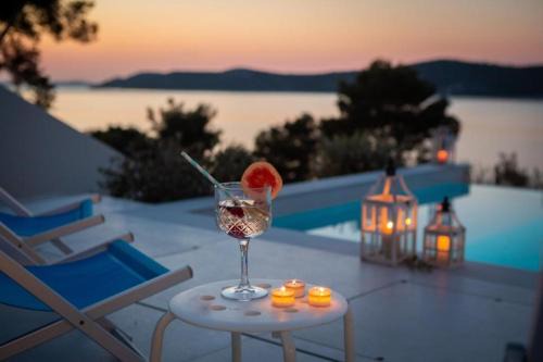 Seaside family friendly house with a swimming pool Sparadici, Sibenik - 24200