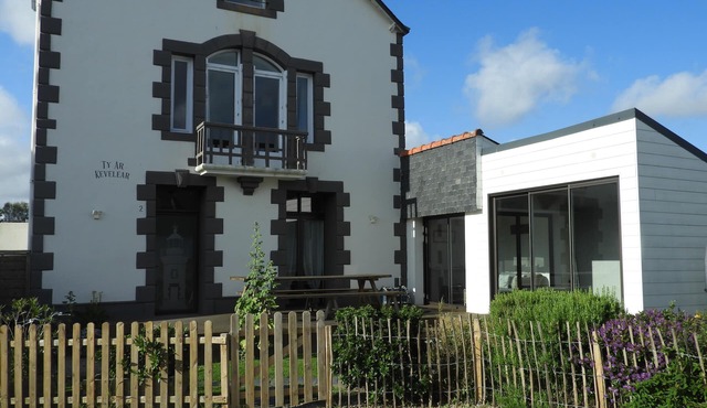 Seaside Family House with Jacuzzi, 800 m from the Beaches, Renovated in 2018