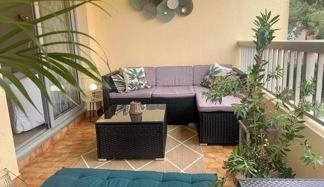 Seaside terrace apartment