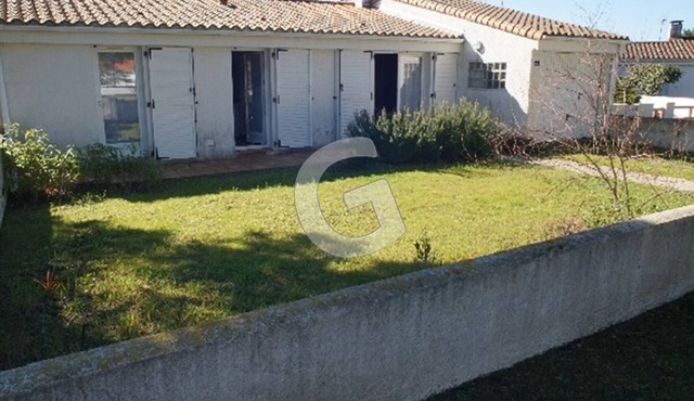 Seaside Getaway: Cozy 6-Person Home with Terrace, Steps from Clemenceau Beach, La Tranche-sur-Mer