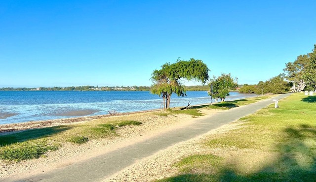 Seaside Getaway - 5 Min Stroll to Sandy Beach