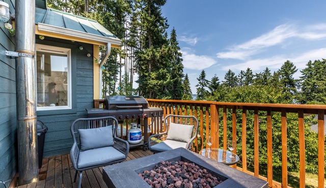 Seaside Getaway by AvantStay | Deck w/Views