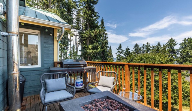 Seaside Getaway - Views of Saratoga Passage