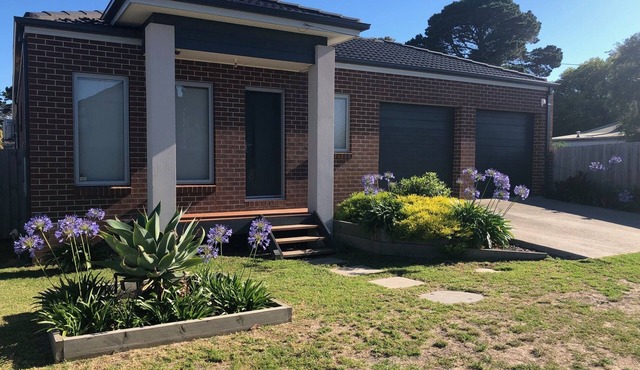 Seaside Getaway - Walk to the Beach!