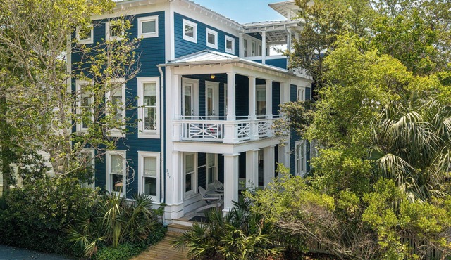 Seaside " Golden Lady" |2BR with Loft |Sleeps 6-8 | Next to West Family Pool!