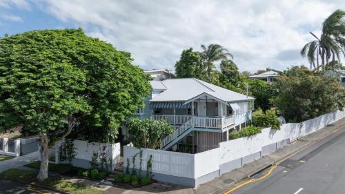 SEASIDE HAVEN Luxe Four BR Oasis with Plunge Pool