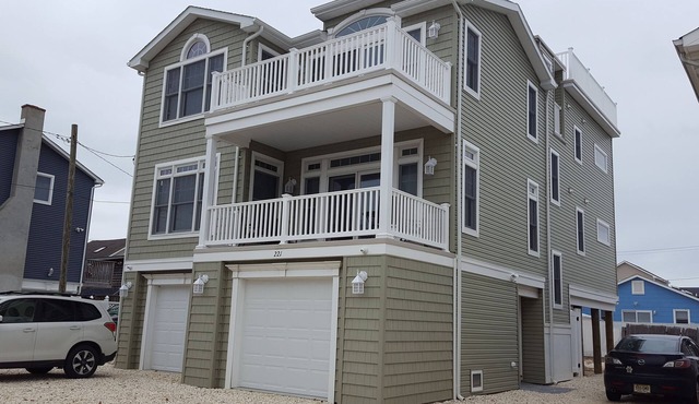 Seaside Heights-Family Friendly Upper Unit 3 Bed rooms 2 Bath Sleeps 6