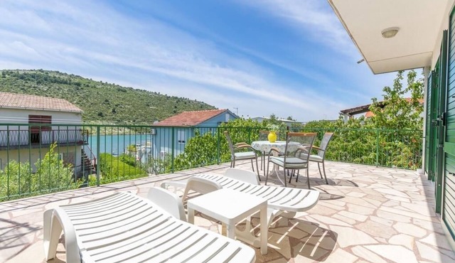 Seaside holiday house Stupin Čeline, Rogoznica (K-6096)