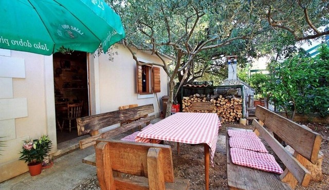 Seaside holiday house Mirca, Brač (K-24033)
